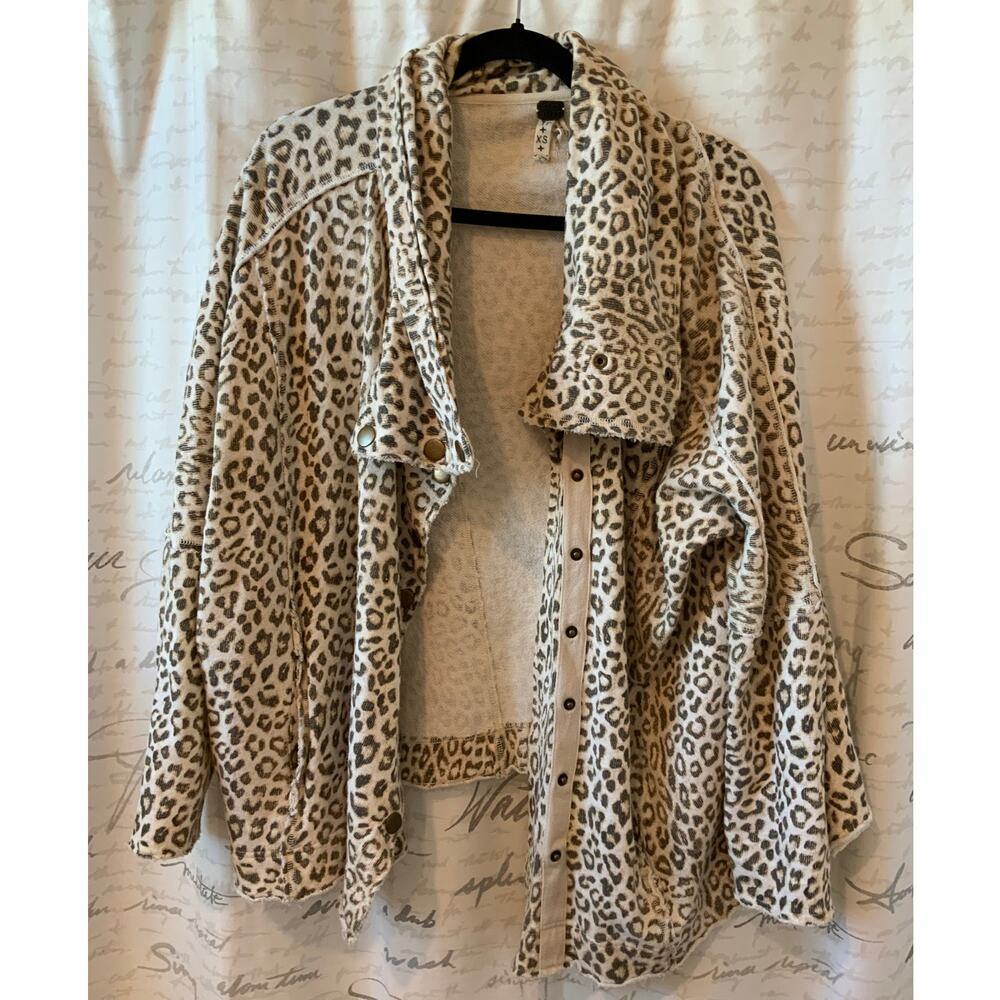 Free People We The Free Leopard Oversized Snap Button Sweater XS - Picture 2 of 5